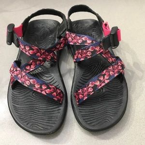 Chacos size 5